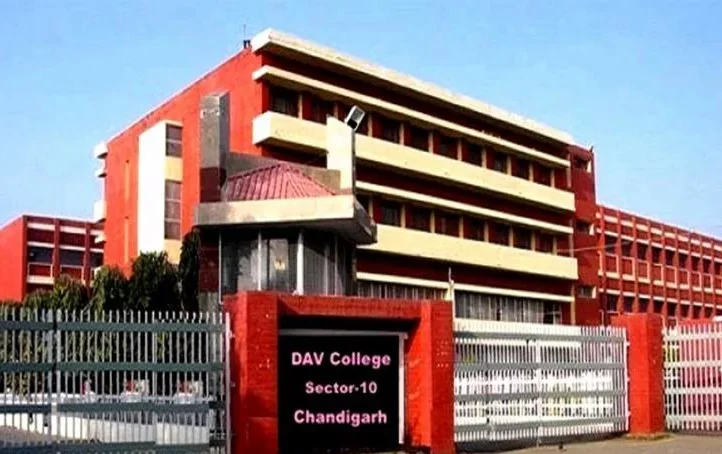 DAV College